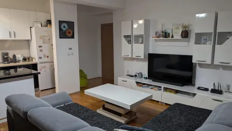2320 PRODAVAME trosobenstan vo blizina na Rasadnik salata -Kisela Voda